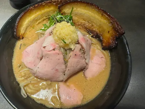 日本拉麵店祭「新規定」防客滑手機！作家苦笑：在台灣會出事