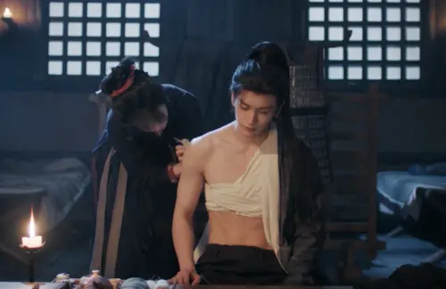 ▲張凌赫一身肌肉太養眼。（圖／翻攝自愛奇藝）