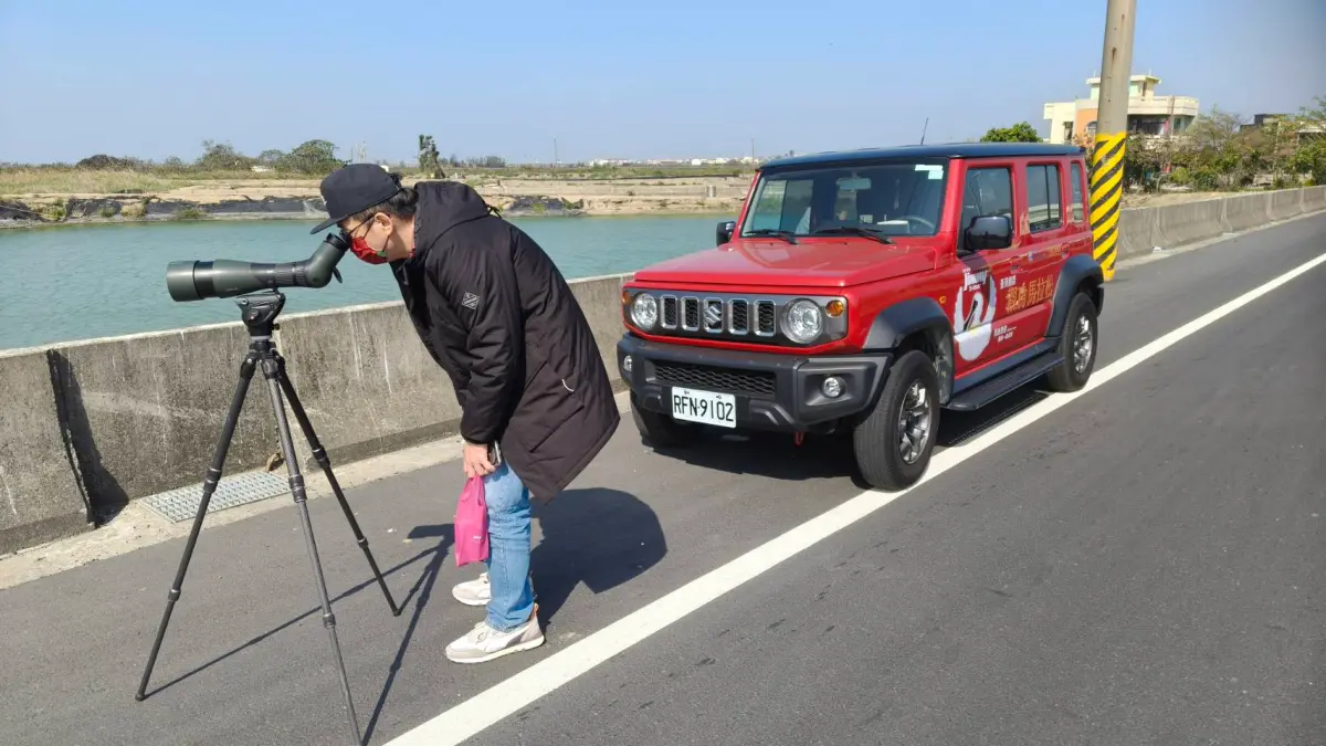 ▲「黑面琵鷺吉普車」帶領民眾深入濕地觀鳥，成為雲嘉南濱海觀鳥生態體驗行的亮點之一。（圖／主辦單位提供）