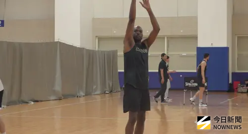 新北國王為何找戴維斯回歸？主帥洪志善解答：扛2、3分鐘就有幫助