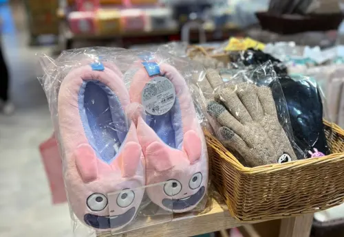 ▲快閃店新品「LOVE RABBIT 戀愛兔」造型室內拖鞋，軟萌設計陪伴家居日常。（圖／台隆手創館提供）