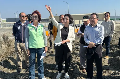 綠營中彰強強聯手！陳素月何欣純催生彰濱土方場　解決停工潮
