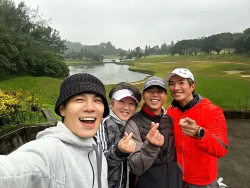 ▲Jeremy（右1）與陳志強（左1）、柯有倫（右2）等人熟識，時常在社群上曬出合照。（圖／翻攝自Jeremy Threads）