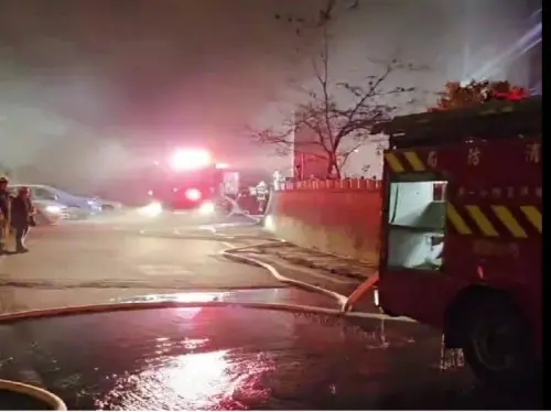 阿里山高峰大飯店深夜火警！火勢波及隔壁賓館　上百名住客急逃
