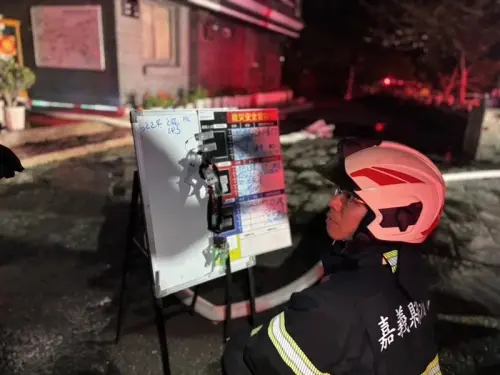 ▲阿里山高峰大飯店深夜發生火警。（圖／消防提供）