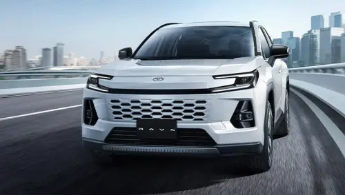 ▲和泰車也有訂出銷售目標，表示年度旗下TOYOTA、LEXUS與HINO三大品牌合計力拚16.5萬輛、市佔率37.5%。（圖/TOYOTA）