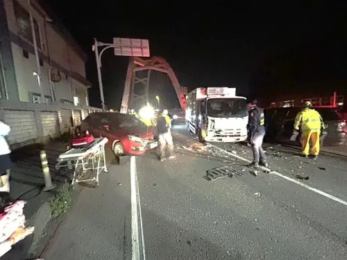 ▲基隆凌晨發生酒駕連環撞車禍。（圖／民眾提供）