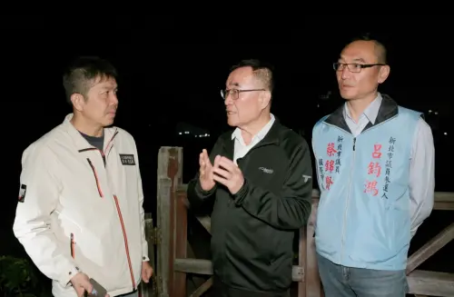 「HOMESTAY」傾聽民意　李四川夜赴淡江大橋考察風切聲