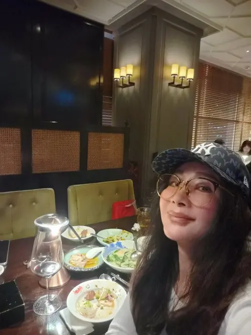 ▲▼陳美鳳和舊愛約在信義區餐敘，兩人話當年，她以「剛剛好的自在」形容與男方現在的狀態。（圖／陳美鳳IG@im_meifen）