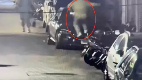 ▲柯一正氣不過自家門前遭人亂停車，失控砸車。（圖／警方提供）