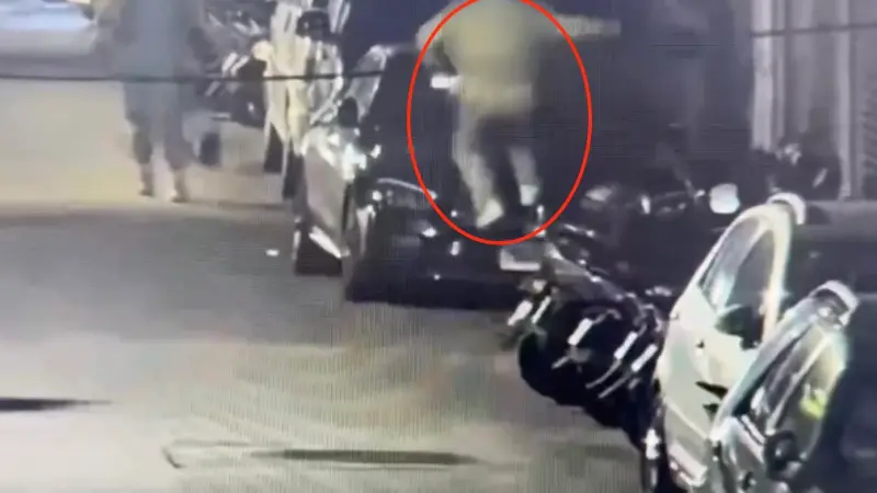    ▲柯一正氣不過自家門前遭人亂停車，失控砸車。（圖／警方提供）  