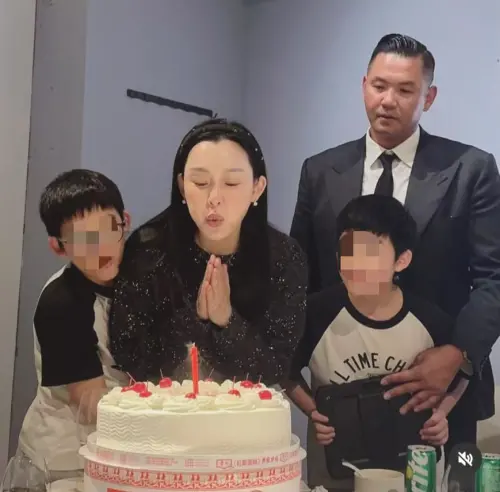 ▲范瑋琪（中）一家四口同框，畫面充滿溫馨氛圍。（圖／翻攝自范瑋琪IG@fanfan）