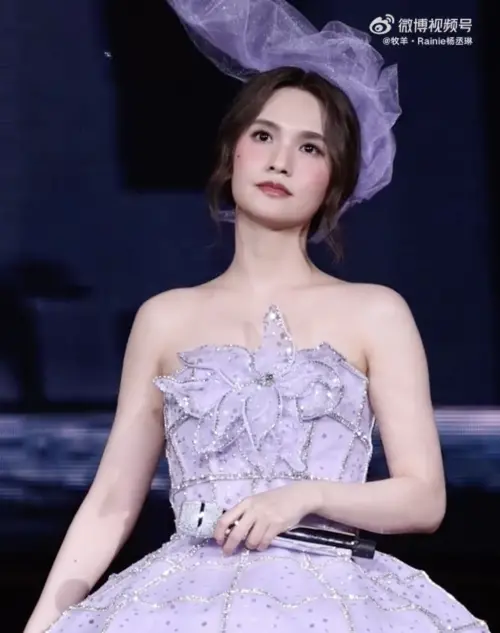 ▲楊丞琳為當地歌迷準備驚喜演出。（圖／翻攝自微博）