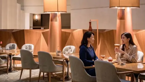 ▲台南遠東香格里拉豪華閣貴賓廊於傍晚時段提供雞尾酒與輕食，住客可於舒適空間中享受悠閒時光。（圖／台南遠東香格里拉提供 sltn.fareasternhotel.com.tw/tc/）