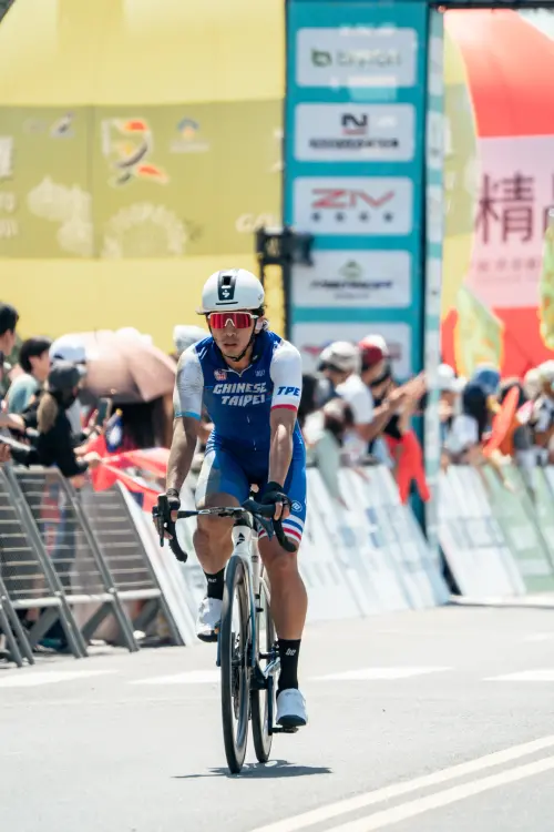 ▲中華隊衝刺主將盧紹軒（圖）在環台第4站屏東六堆站距終點700公尺處遭積沙滑倒摔車，帶傷爬起僅獲第93名，賽後更感性宣告「心已經累了，這可能是最後一屆環台賽了」。（圖／國際自由車環台賽）