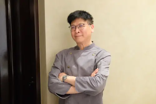 ▲李雲浩入行30年，擁有「帝王蟹26吃」絕活，也是「阿一鮑魚」關門弟子。（圖／記者葉盛耀攝）