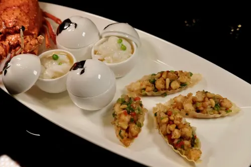 ▲「龍騰四海」將龍蝦做出兩種吃法（圖／記者葉盛耀攝）