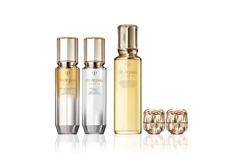 ▲圖說：遠百竹北clé de peau彩虹藻鑽光精華保養組，內含塑妍逆引煥活菁萃與彩虹藻鑽光精華等多款明星保養，優惠價21,000元，限量10組並獨家加贈保養品。（圖／遠百提供）