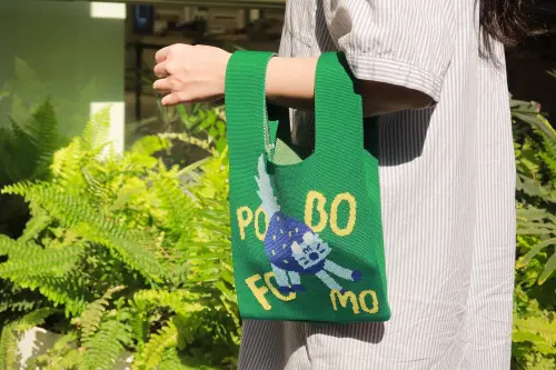 誠品480歡慶2周年，滿額還可收藏「阿惠A-hui」獨家設計ㄅㄆㄇ木漿海綿、BOPOMOFO針織提袋。(圖／業者提供）