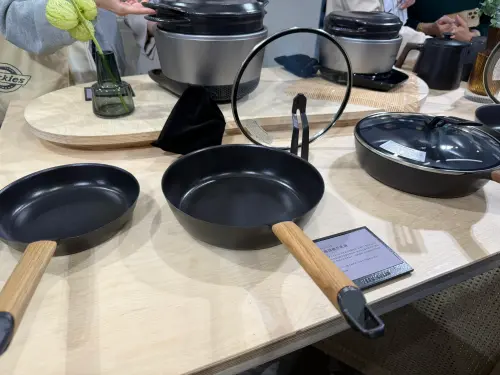 鑄鐵鍋懶人包》優缺點、開鍋、養鍋、清潔一次懂　專家教不沾用法