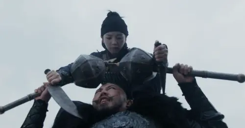 雷／《逐玉》田曦薇拿殺豬刀上戰場！迷暈張凌赫代夫出征超帥