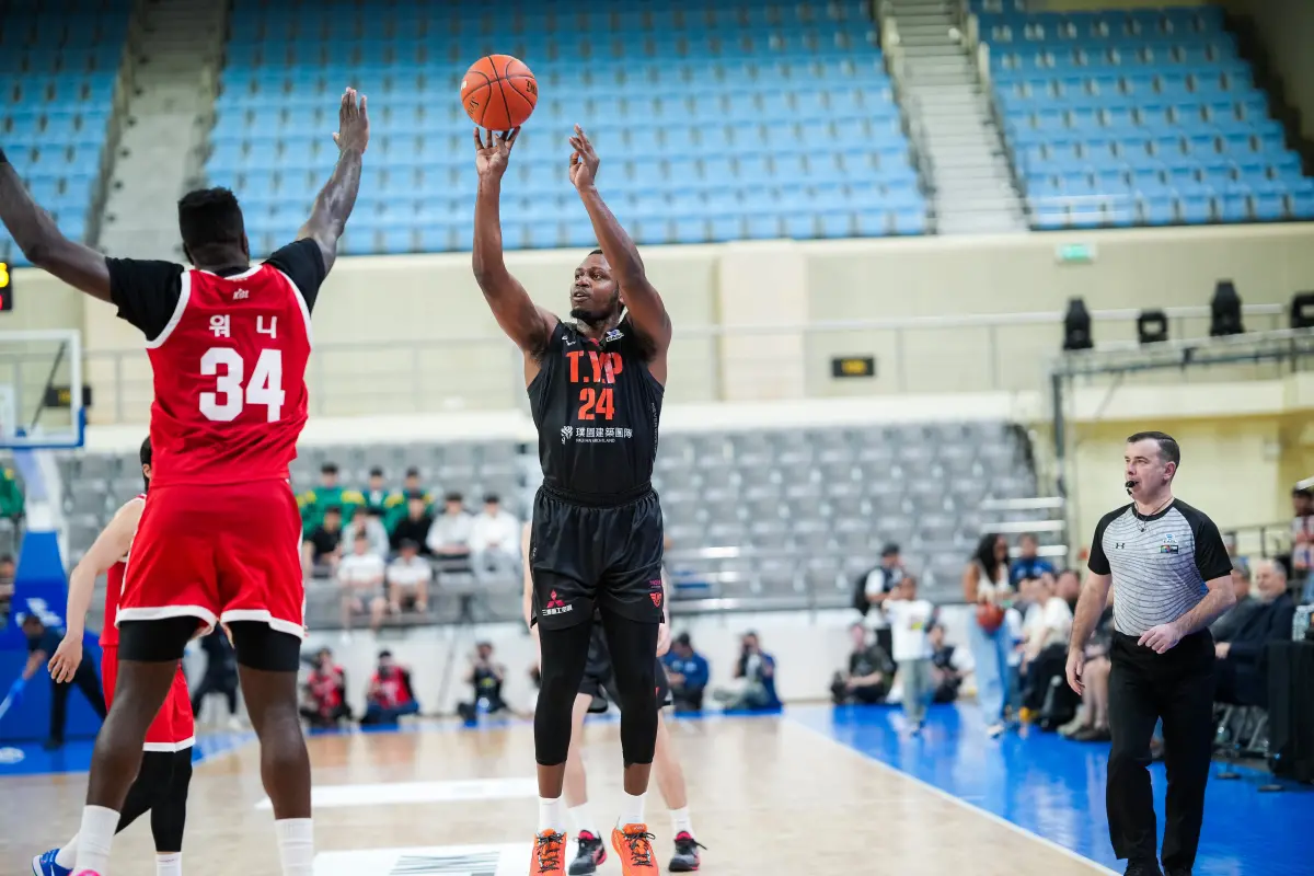 ▲葛拉漢在東超六強首戰攻下19分，帶領桃園璞園領航猿贏球挺進4強。（圖／東超提供）
