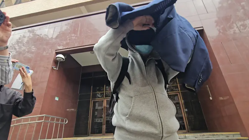    ▲邱姓富商出庭作證，申請警方護鈔當天薛楷莉知道要為他護送420萬到新聞台，也為他代填護鈔申請資料。（圖／記者劉松霖攝）  