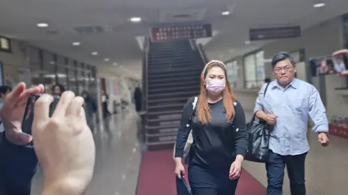 ▲薛楷莉說與邱姓富商的對話紀錄中她沒反駁420萬元是因為社工曾建議不要激怒對方，所以她不敢質疑。（圖／記者劉松霖攝）