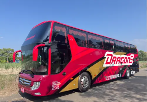 龍迷必看！味全龍「奔龍而上」燈組進駐斗六　全新龍巴塗裝亮相