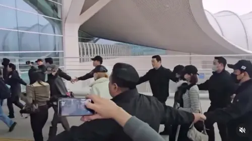 ▲經紀公司出新招，透過手牽手圍圈圈方式，保護Hearts2Hearts。（圖／翻攝自Threads）