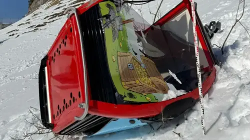 瑞士滑雪勝地驚魂！纜車「脫軌墜落」一路滾下山畫面曝　61歲女亡