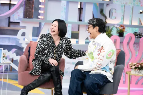 ▲小S回歸節目《小姐不熙娣》，好友蔡康永特別以「重磅來賓」身分現身，小S也吐露去年出席金鐘獎內幕，是為了想激勵陷入低潮的S媽。（圖／東森綜合台提供）