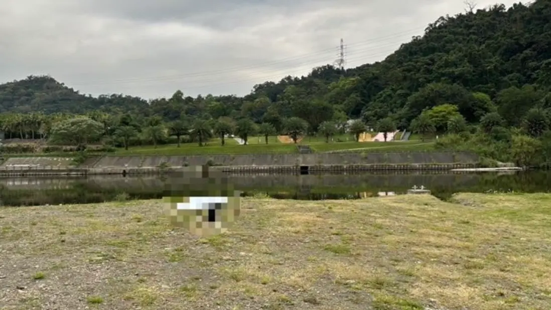 ▲新北市中和區一名李姓老翁離家後音訊全無，昨（18日）在碧潭被發現時已成浮屍。（圖／翻攝畫面）