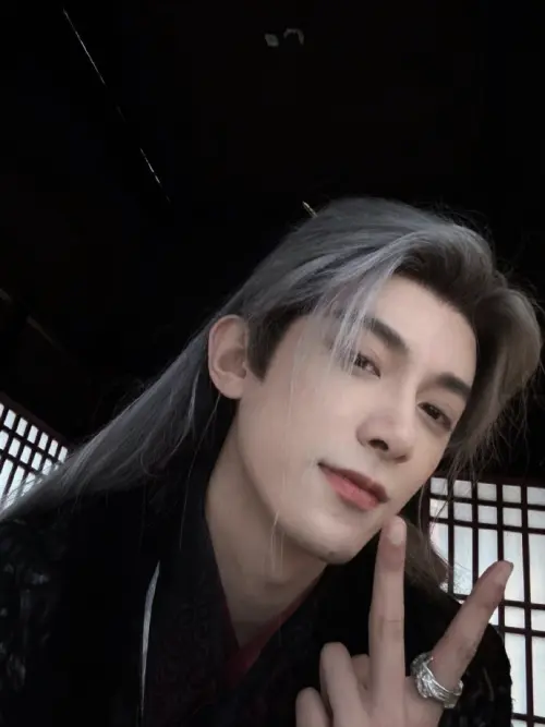 ▲鄧凱（如圖）因為有美術學院背景，讓他有獨特的藝術氣質。（圖／翻攝自鄧凱微博）