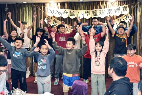 澎湖吉貝雙星勇闖台灣！14支偏鄉球隊獲全額贊助　小學籃球賽送暖