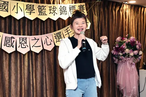 ▲幼幼慈善基金會董事長孫嘉蕊（圖）今年第二度攜手全國小學籃球錦標賽，將愛心規模擴大至全額贊助14支偏鄉球隊參賽費用，並額外挹注德鹿谷及大武國小年度訓練經費，強調幫助孩子走出部落的生命體驗遠比比賽勝負更有意義。（圖／主辦單位提供）