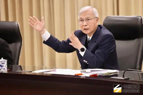 台幣貶值衝擊物價！楊金龍曝外資一面倒匯出　但央行不會死守價位
