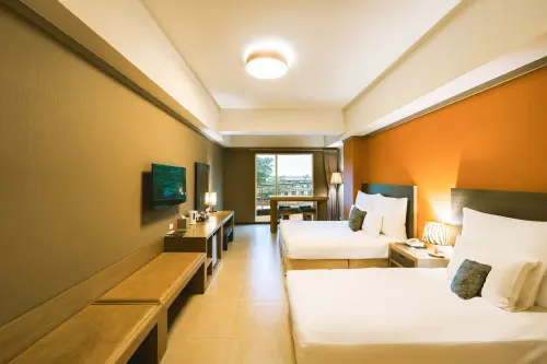 ▲關西六福莊推出專為親子家庭打造的「FUN肆快樂玩」住房專案，兩人成行專案價6999元+10%，再免費招待一位3至12歲兒童入住。（圖／關西六福莊提供）