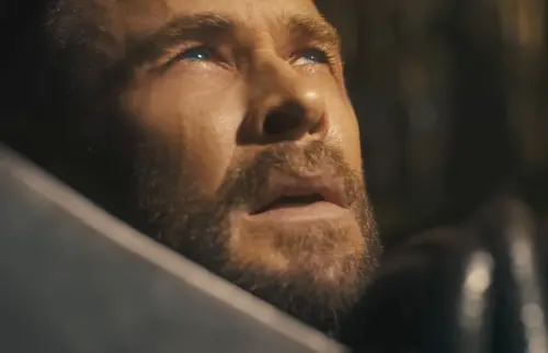 ▲克里斯漢斯沃扮演的雷神索爾，也是《復仇者聯盟：末日崛起》的要角之一。（圖／摘自IMDb）