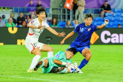 ▲中華女足門將程思瑜在對北韓附加賽全場多次捨身神救，甚至帶傷堅持奮戰，卻仍無力阻擋北韓洪成玉的帽子戲法。（圖／中華足協提供）