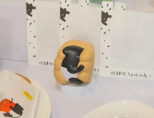 ▲有夠可愛！馬來貘與烤焦奶油吐司造型的軟Ｑ捏捏球。（圖／拉亞漢堡提供