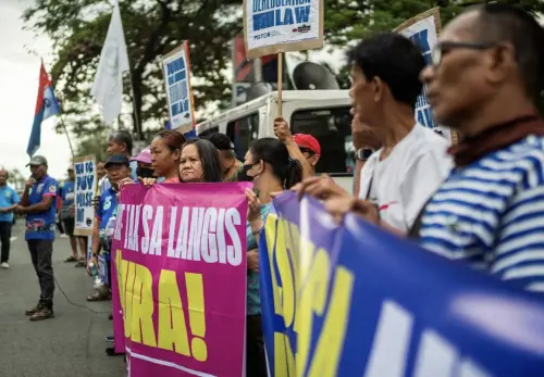油價飆漲生計告急！菲律賓吉普尼司機走上街頭　怒吼錢都繳油費了