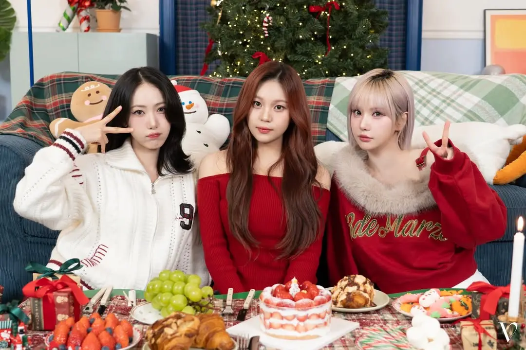 ▲韓團VIVIZ才來台參加高雄櫻花季，返韓後即宣布解約，與李茂珍等藝人同日出走，背後原因指向公司欠款與經營失序，車佳元領導的娛樂版圖面臨全面崩解。（圖／翻攝自VIVIZ IG@viviz_official）