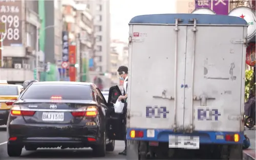 高官公務車載狗算「合理生活範圍」！前立委怒轟：雙標令人噁心