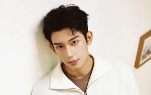 ▲林沐然是童星出身，演過許多大咖的小時候。（圖／翻攝自微博@林沐然）