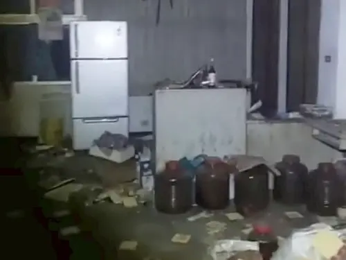 ▲晚安小雞2023年10月直播闖入三芝區一處廢棄住宅拍攝廢墟影片。（圖／翻攝自晚安小雞官方頻道YouTube）