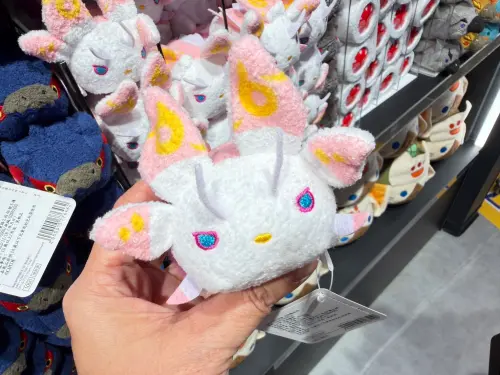 ▲超人氣趴娃泡狐龍娃娃，售價330元。（圖／記者周淑萍攝）