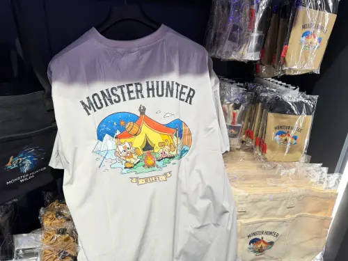 ▲《魔物獵人》限定版T恤。（圖／記者周淑萍攝）