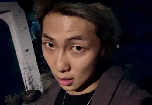 ▲BTS隊長RM被抓包在日本東京街頭禁菸區吸菸，還亂丟煙頭遭砲轟無禮。（圖／翻攝自RM IG@rkive）