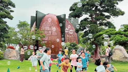 夢幻紫瀑　成美許願藤盛開　連假購票買大送小
